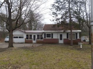 2122 Woodward Dr, Muskegon, MI 49442