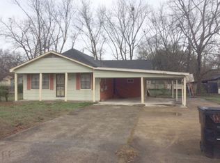 2004 Spruce St, Greenville, MS 38703
