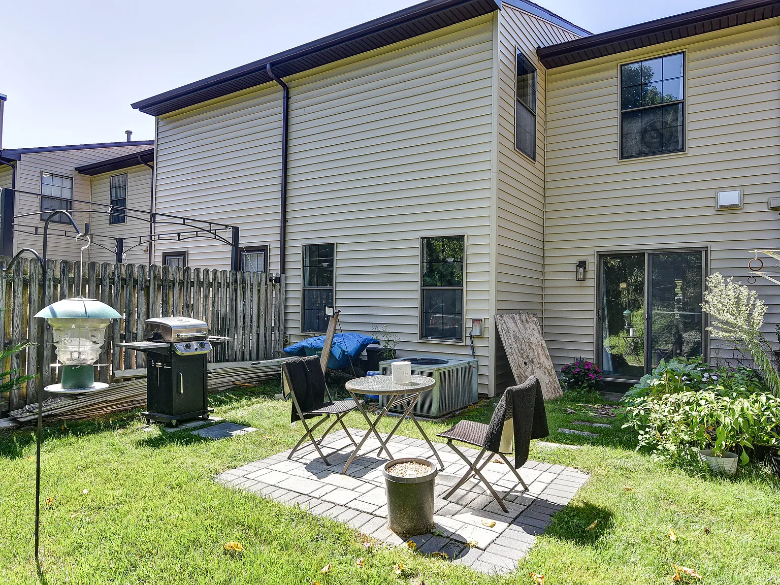 3 bed, 2.5 bath, 1617 sqft, $3,500 — Photo 4