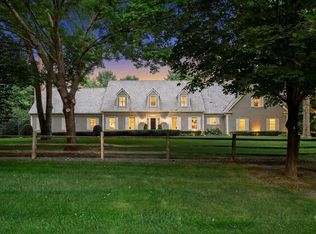 235 Hollander Rd, Wayzata, MN 55391
