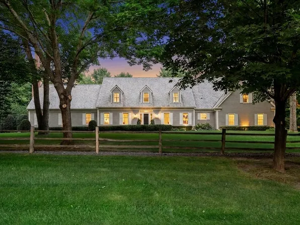 235 Hollander Rd, Wayzata, MN 55391