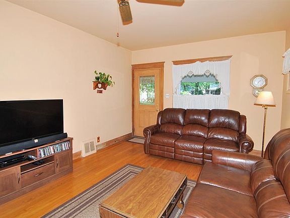 5th image of 442 N Stone Ave