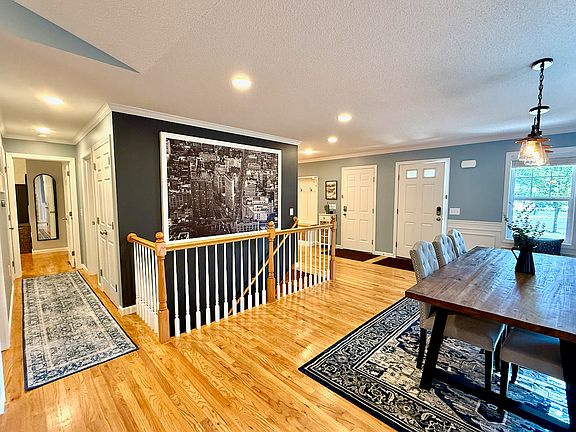 2nd image of 28 Woodridge Dr #28