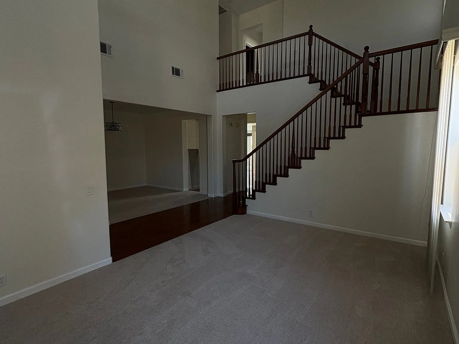 7 bed, 3576 sqft, $750 — Photo 3