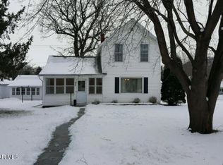 935 4th St W, Wabasha, MN 55981