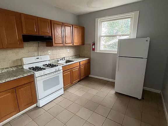 4th image of 102 Grumman Ave #A