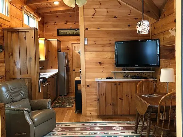 360 Windridge Rd, Newland, NC 28657