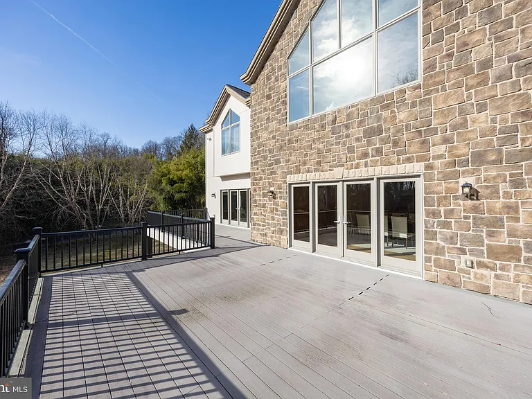 115 Bullock Rd — Photo 43