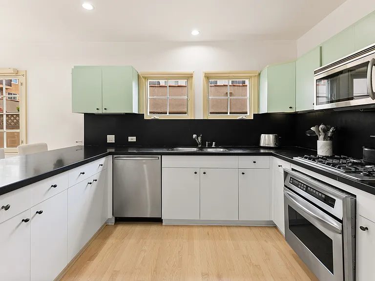 708 Westbourne Dr #1 — Photo 10