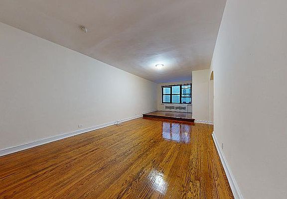 3rd image of 246 E 46th St APT 3D