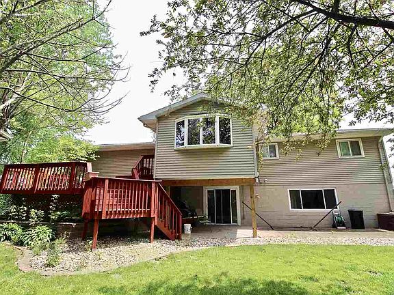 2nd image of 20 Sherry Ln