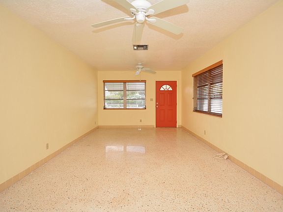 3rd image of 215 SW 1st Ave