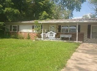 252 Ramsey Ln, Ballwin, MO 63021