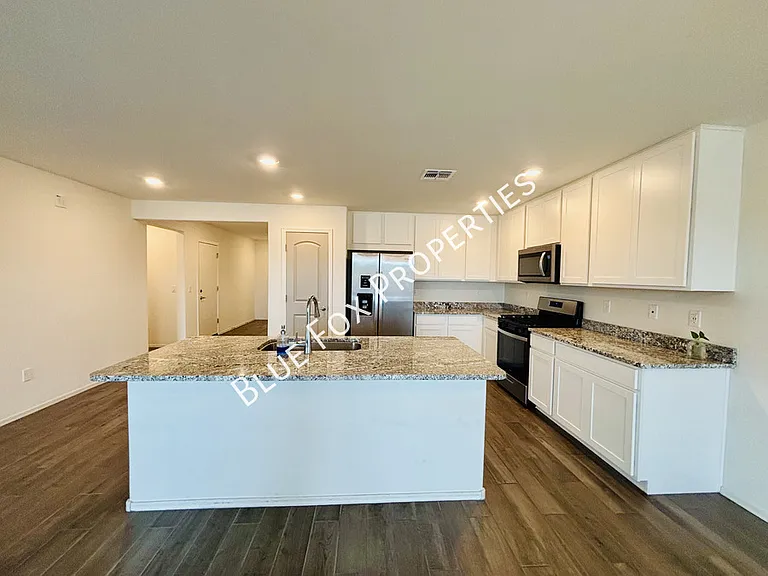 6563 W Camino Pizarro — Photo 3