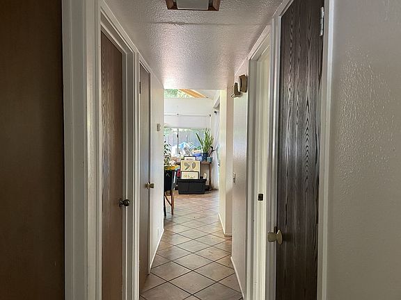 2nd image of 405 Jardin Pl