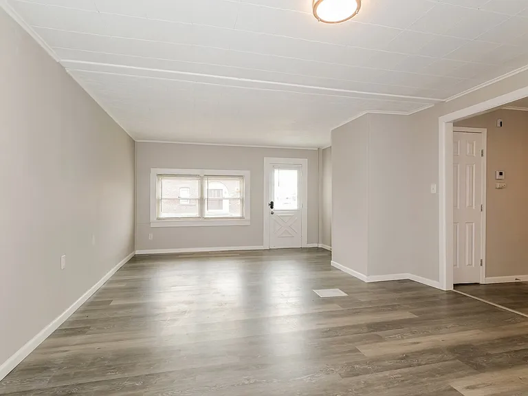 914236_018_living_room_13599108.jpg