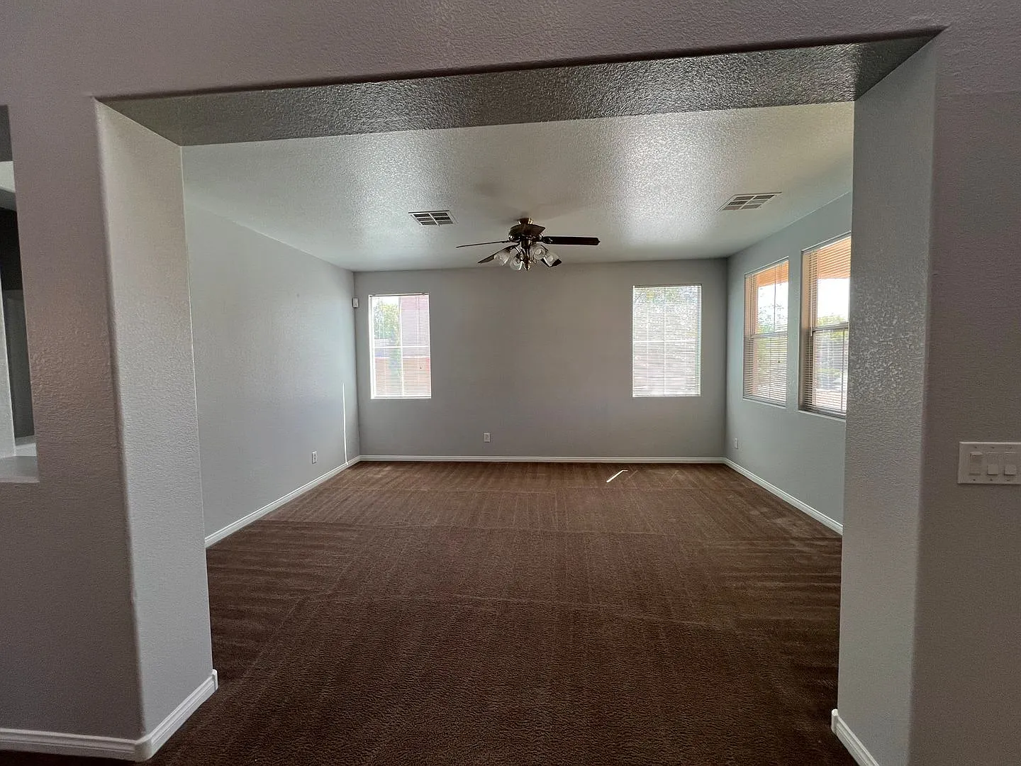 Large Amazing Home In Iron Mountain Ranch — Photo 4