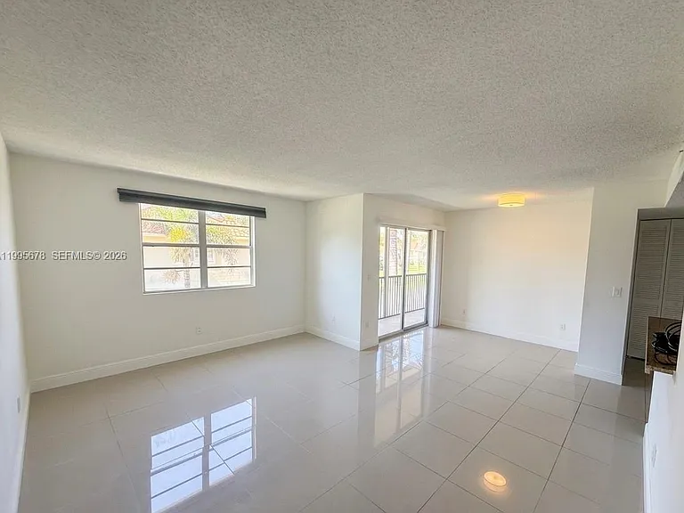 1253 SW 46th Ave #1608 — Photo 2