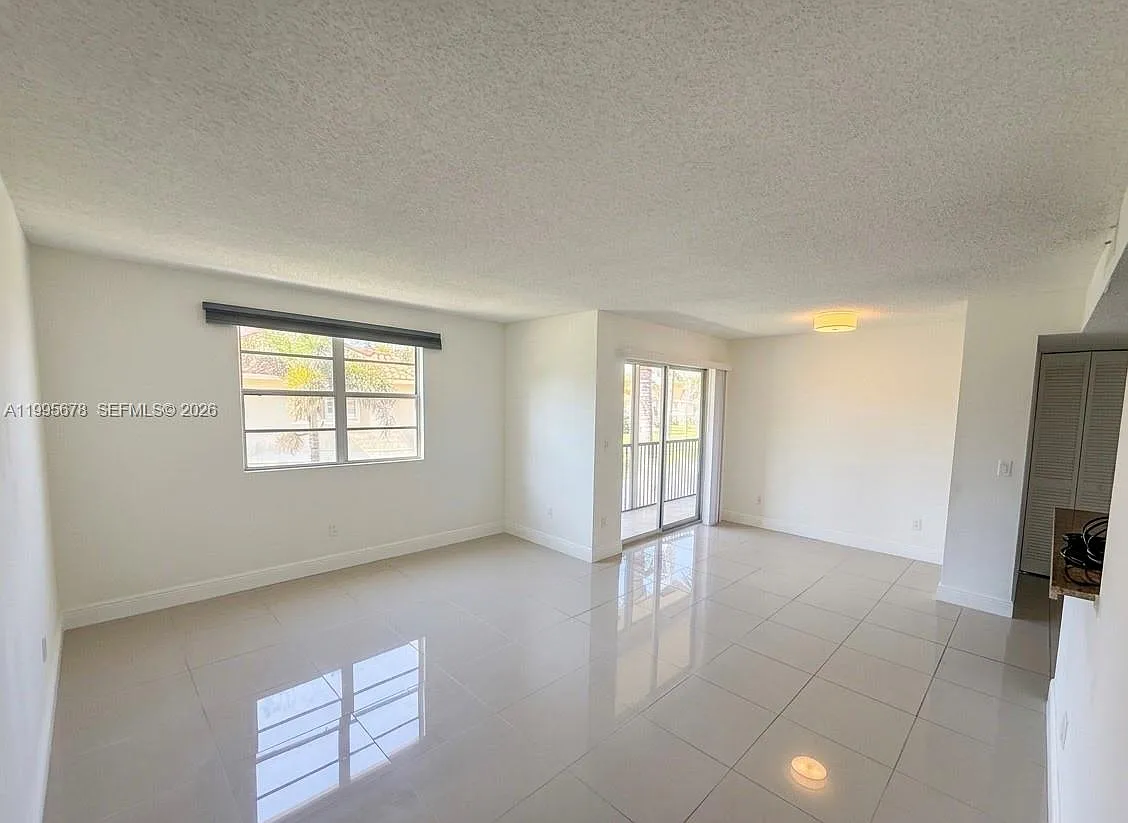 Building Photo - 1253 SW 46th Ave #1608