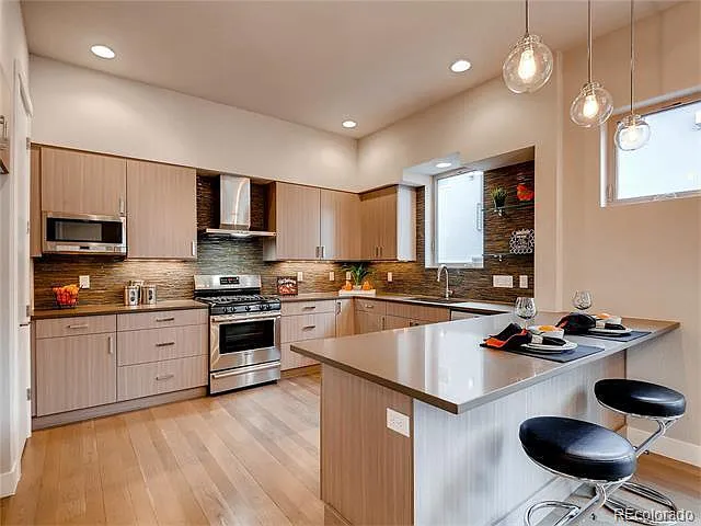 167 W 10th Ave — Photo 8