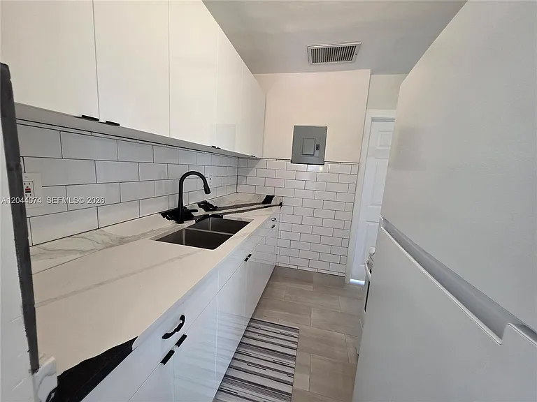 120 NE 10th Ave #3 — Photo 6
