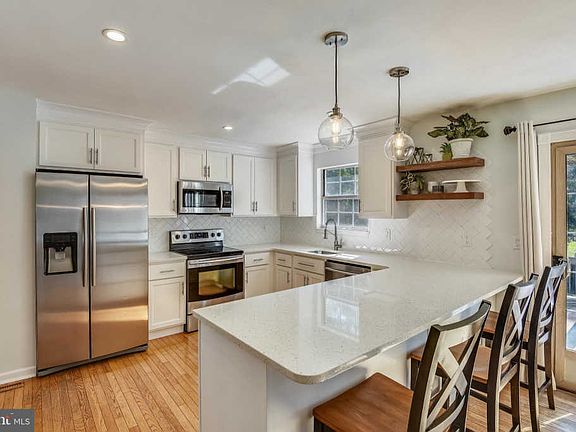2nd image of 1053 Sun Valley Dr