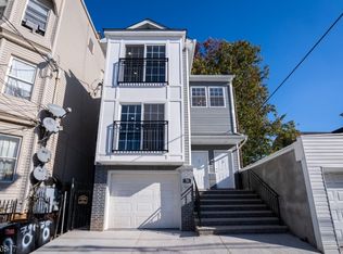 792 S 18th St #3, Newark, NJ 07103