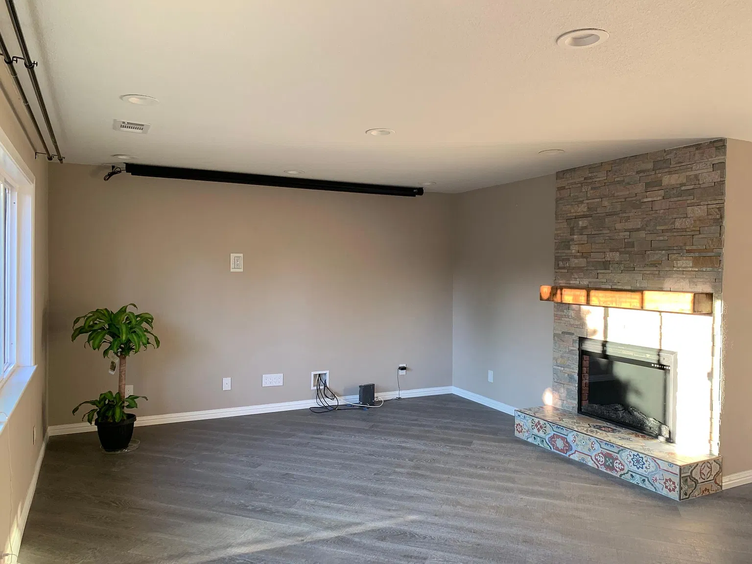 3 bed, 2.5 bath, 1684 sqft, $4,950 — Photo 2