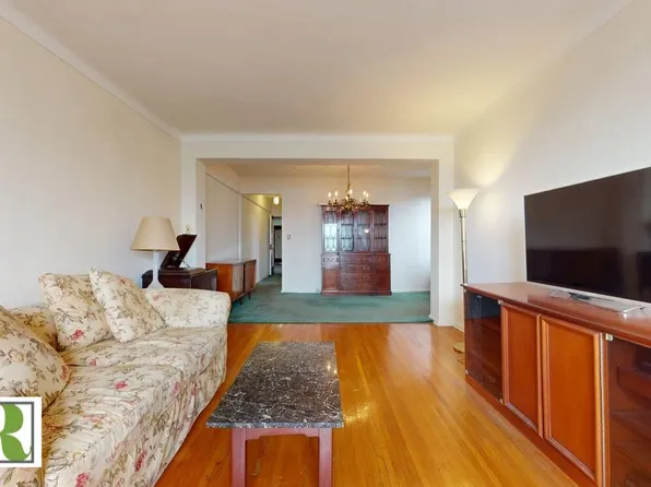 902 Ocean Parkway image 3 of 9