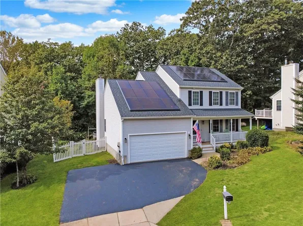 27 Bolles Ln, Groton, CT 06355