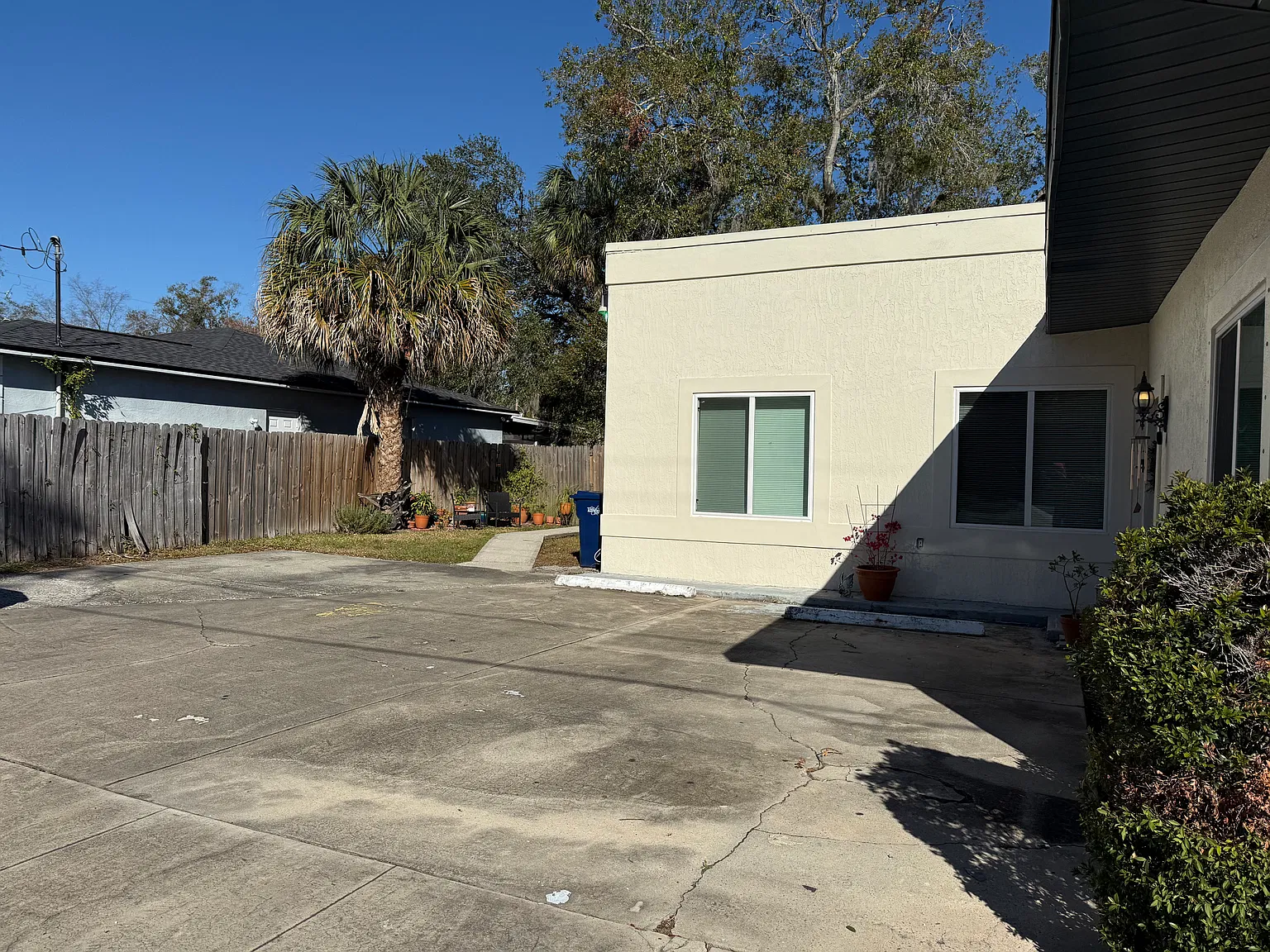 2 bed, 740 sqft, $1,300 — Photo 2