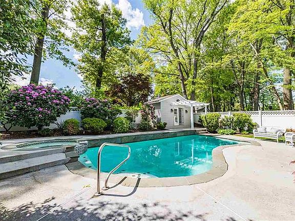 5th image of 87 Deerfield Ct