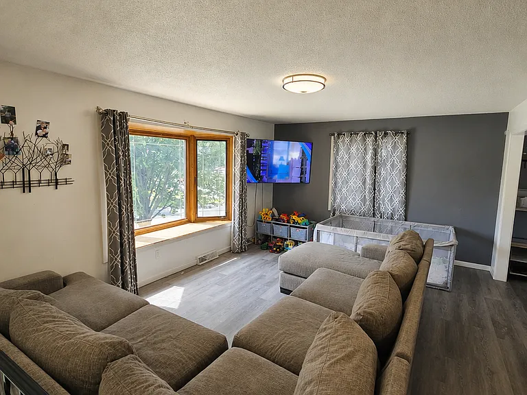 701 Highland Dr — Photo 2