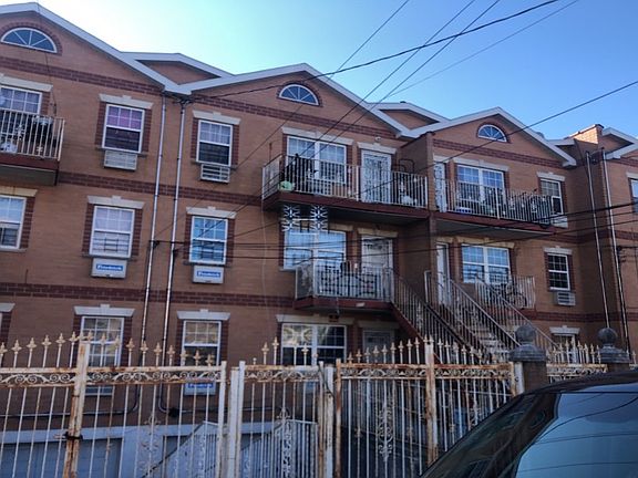 3rd image of 850 Belmont Ave