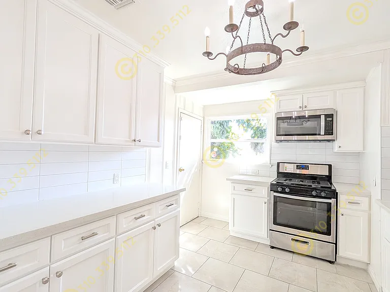 969 N Doheny Dr #1/2 — Photo 21