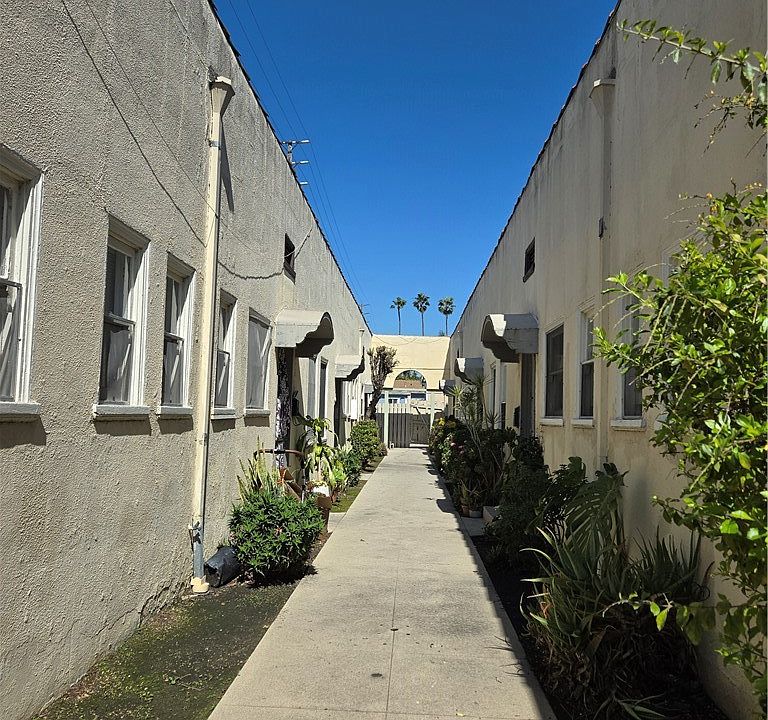 1st image of 551 W 10th St APT 9