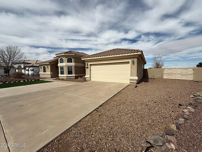 2932 E Acacia Ct — Photo 2