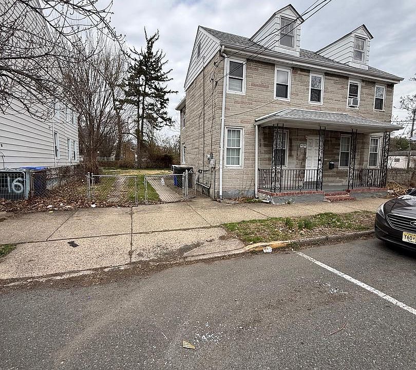 1st image of 22 E Federal St
