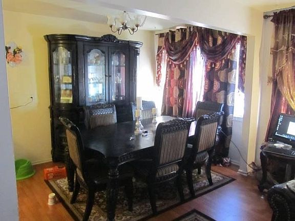 Dining area by kitchen