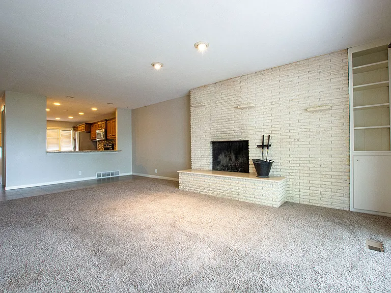 11808 William St — Photo 4