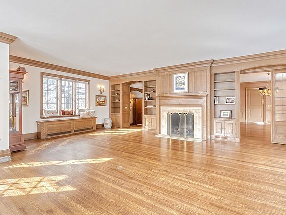 2nd image of 31 Barrington St