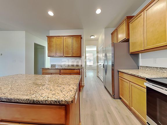 4th image of 185 Clubhouse Dr