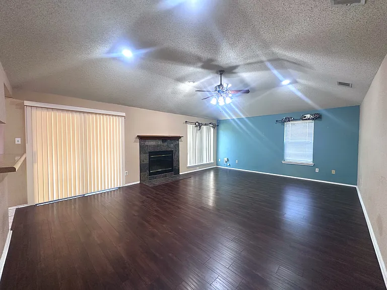 2318 Crystal Creek Ln — Photo 6