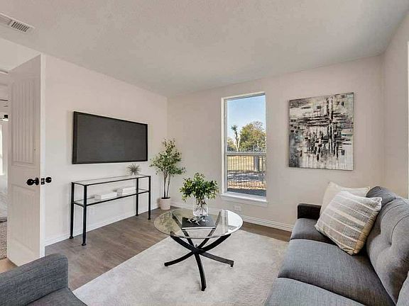 2nd image of 1802 Gus Thomasson Rd