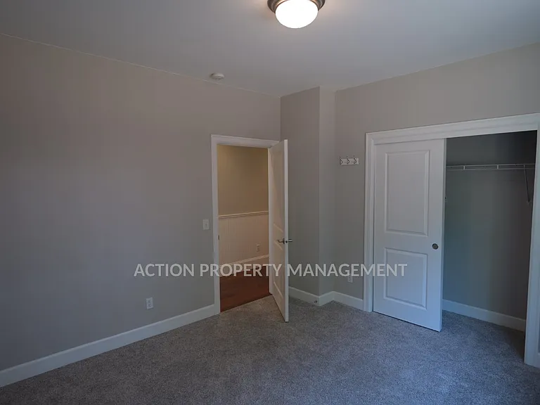 103 E Cobblestone Ln — Photo 26