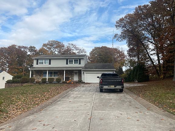 2nd image of 19 Oak Dr