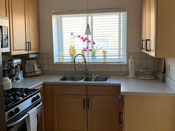 3rd image of 6118 N Winchester Ave APT 3J