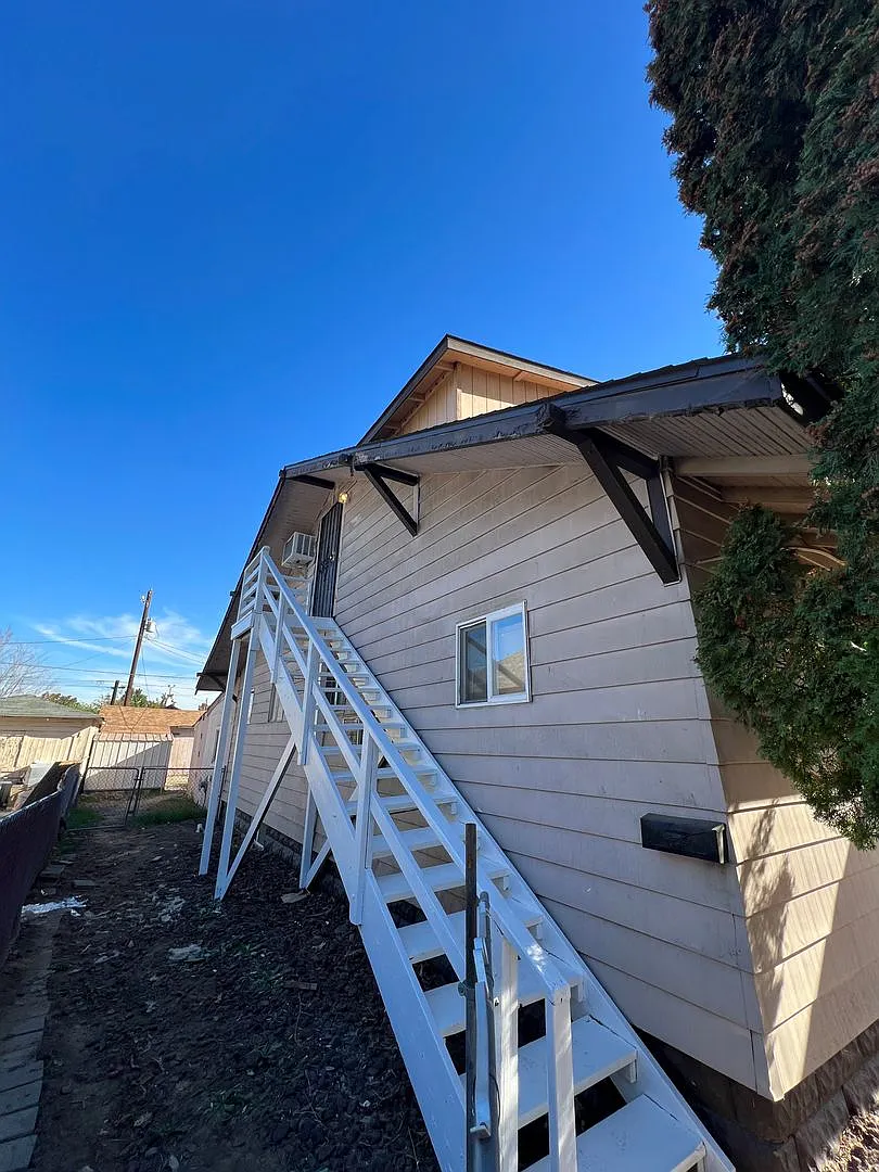 809 S 16th Ave - Yakima WA — Photo 1