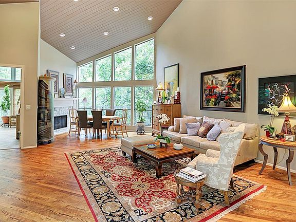 4th image of 9131 Briar Forest Dr