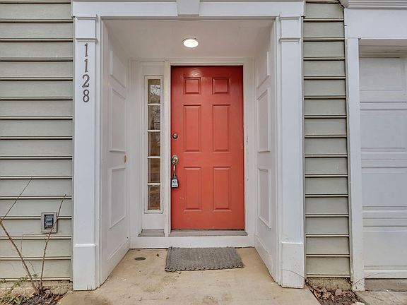 2nd image of 1128 Cypress Tree Pl
